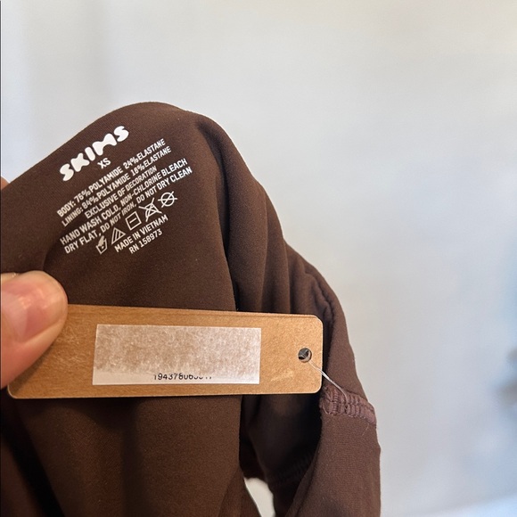 NWT Skims Fits Everybody Bandeau Crop Cocoa Brown Size XS - Picture 8 of 8